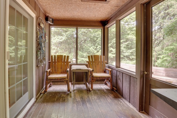 Screened Patio | Gas & Charcoal Grills