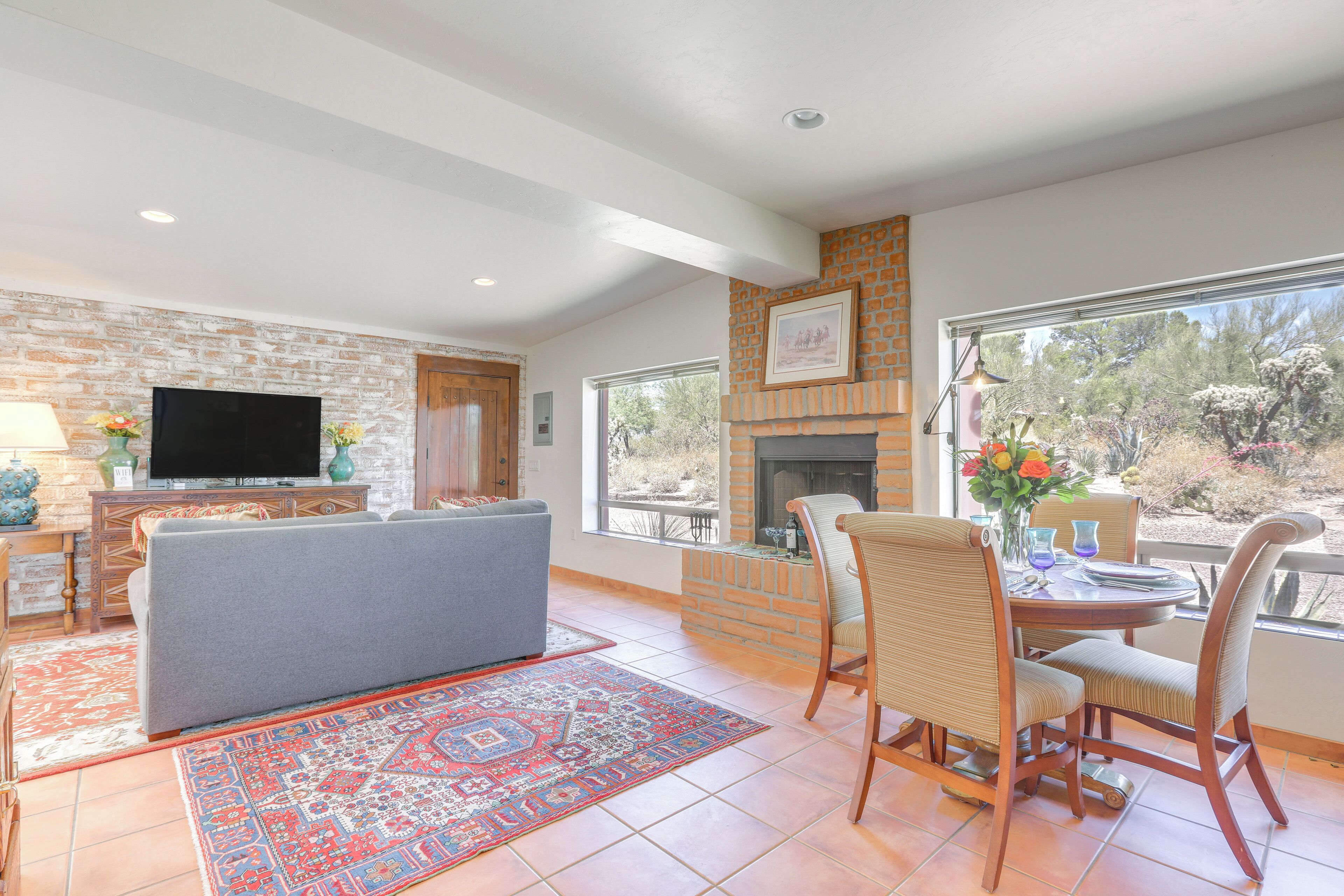 TV, fireplace