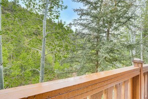Property grounds - Walk to Lift: Arrowhead Ski Condo w/ Pool Access! (Edwards)
