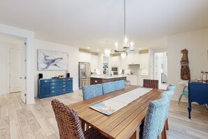 Dining - Walk to ice cream, mini-golf, excellent restaurants, close to bike trails & golf (Ocean View)