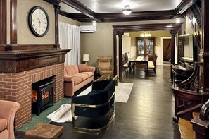 Living area - CENTURY House with 6 bedrooms  (Shenandoah)