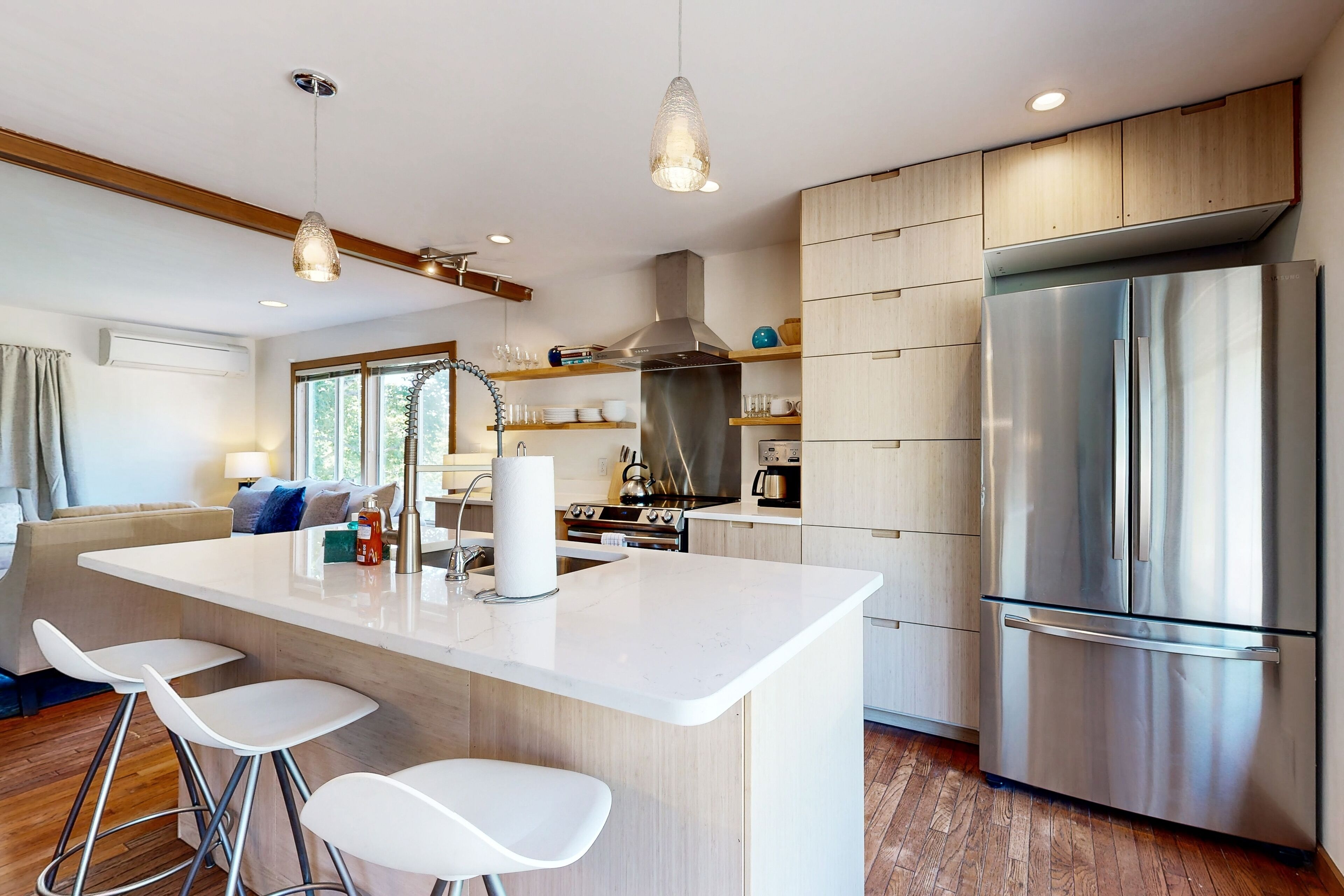 Kylskåp, mikrovågsugn, ugn och spishäll