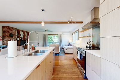 Spacious House with Modern Comforts and Nature's Playground Await