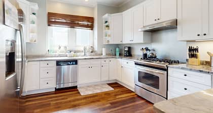Coastal cottage with private W/D, WiFi, and shared pool