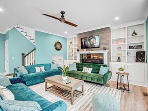 Smart-TV, peis og bøker