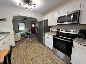 Microwave - Cottage by the Creek (Bryson City)