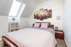 3 bedrooms, iron/ironing board, free WiFi
