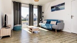 TV - Maison avec piscine - accès plage à pied (Plouescat)