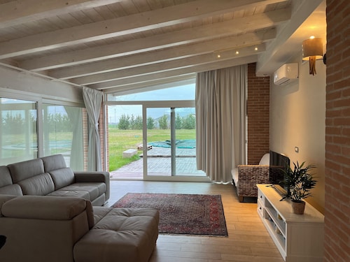 Detached villa with infinity pool