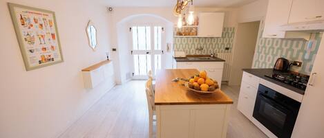 Kühlschrank, Ofen, Herdplatte, Geschirrspüler