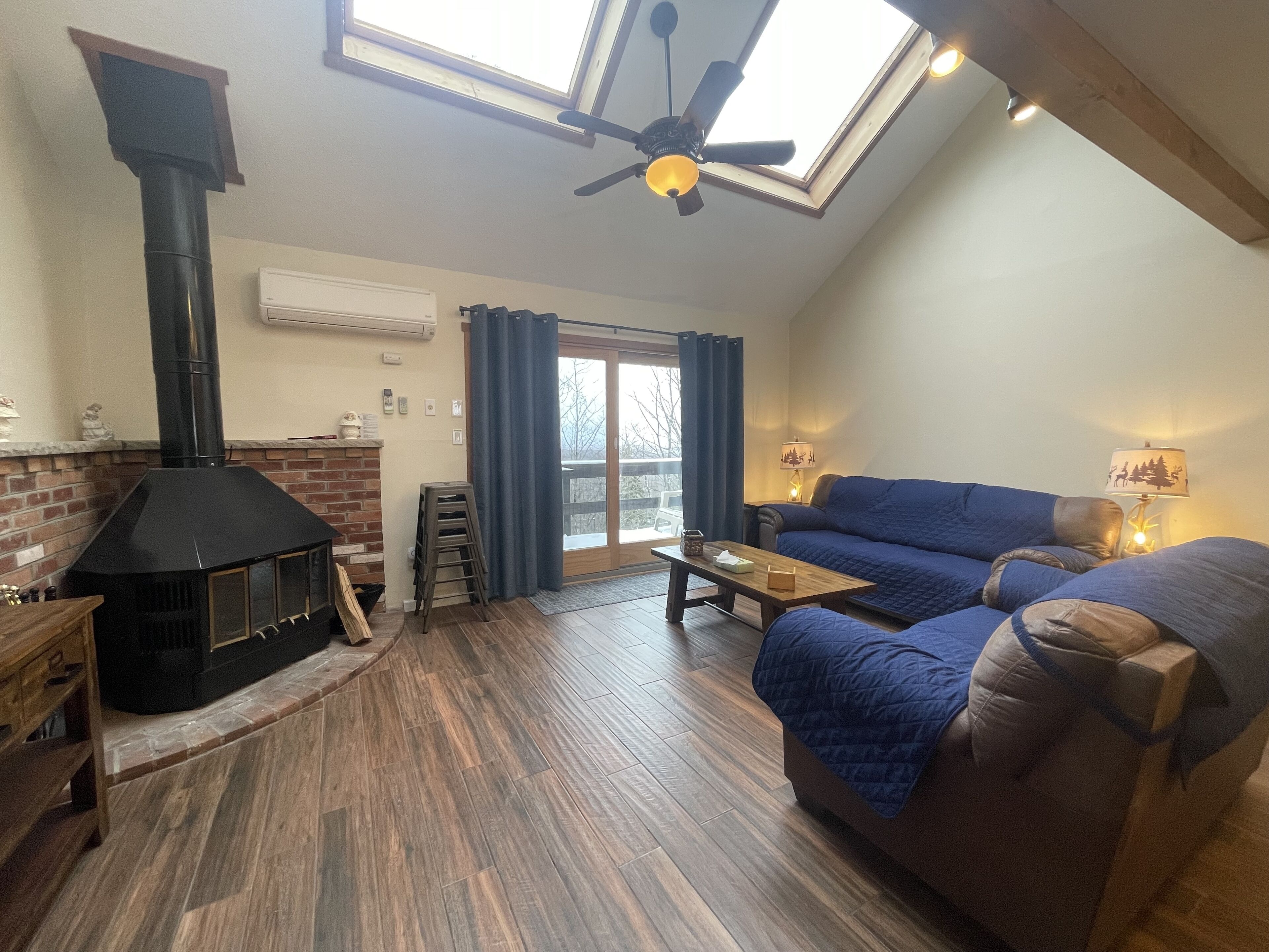 Televisie en een open haard