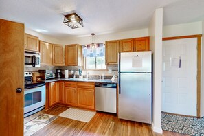 Fridge, microwave, oven, stovetop - Calming mountain-view home with pool access, game room, grill, & balcony (Tannersville)