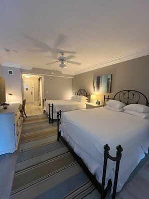 1 chambre, coffres-forts dans les chambres, fer et planche à repasser