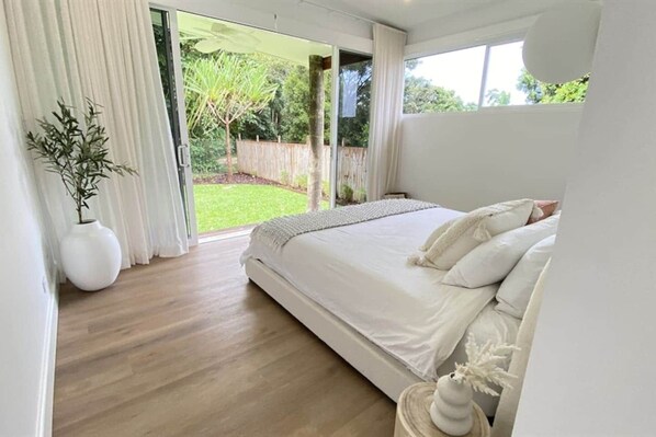 3 habitaciones, tabla de planchar con plancha, wifi y ropa de cama