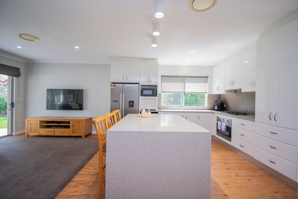 Microwave, oven, stovetop, dishwasher