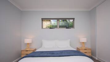4 bedrooms, iron/ironing board, free WiFi
