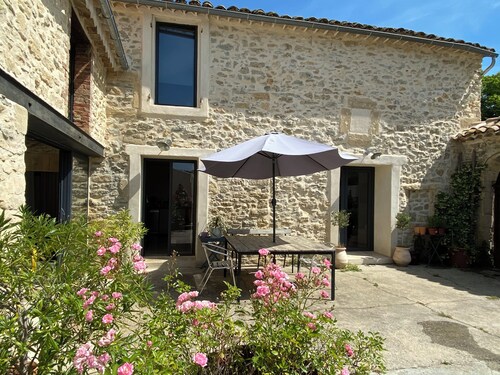 2 Bedroom Private vacation home in Cavillargues