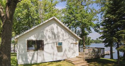 Rest Haven, a 2BR lakefront cabin near the beach at Riverside Resort