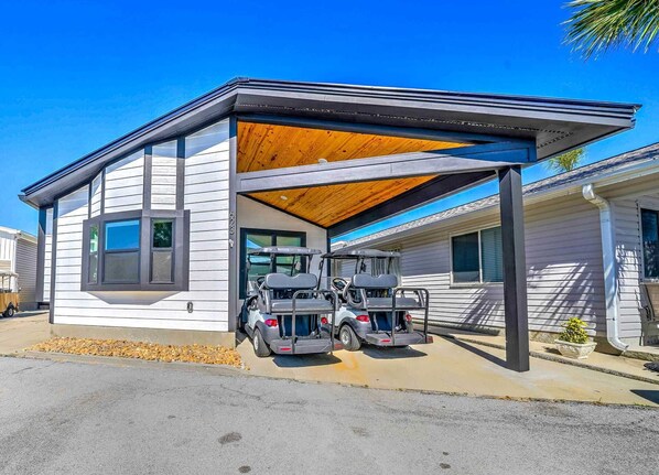 Exterior - 623 Octopus Lane - Casa De Cav - 3 Kings - 2 Golf Cart & Beach Chairs! (Panama City Beach)