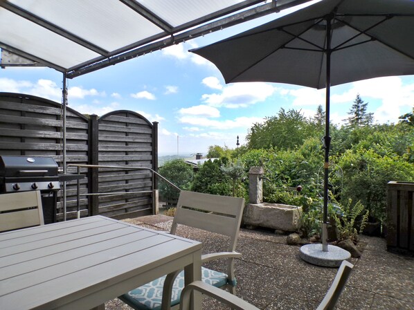 Outdoor dining - Grill, Überdachte Terrasse, Sonnenschirm, 2 Einzelbetten, 2xtv, Küche, Ww-knoten (Greifenstein)