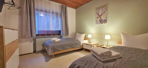 1 bedroom, iron/ironing board, travel crib, free WiFi - Grill, Überdachte Terrasse, Sonnenschirm, 2 Einzelbetten, 2xtv, Küche, Ww-knoten (Greifenstein)