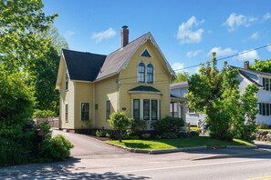 Exterior - Pet Friendly- Half a Mile to Downtown Dock-Square! (Kennebunkport)