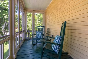 Property grounds - Pet Friendly- Half a Mile to Downtown Dock-Square! (Kennebunkport)