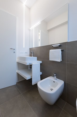 Departamento | Baño | Regadera, amenidades de baño gratuitas, bidet, toallas 
