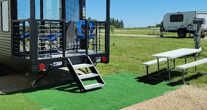 Ridgetop Retreat Tiny Home, Dakota MN