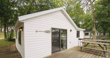 Shady Rest, a 2BR lakefront cabin located in Riverside Resort