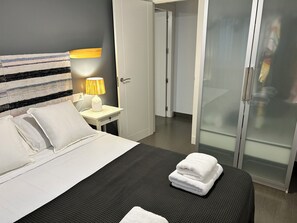 3 عدّة غرف نوم ومكتب ومكواة/لوح كي وسرير سفر