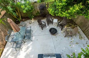 Outdoor dining - 30+ day - Chics Beach Area, Short Walk to Beach! (Virginia Beach)