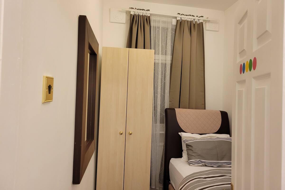 Single Bed, Non Smoking, Park View | เตารีด/โต๊ะรีดผ้า, Wi-Fi ฟรี