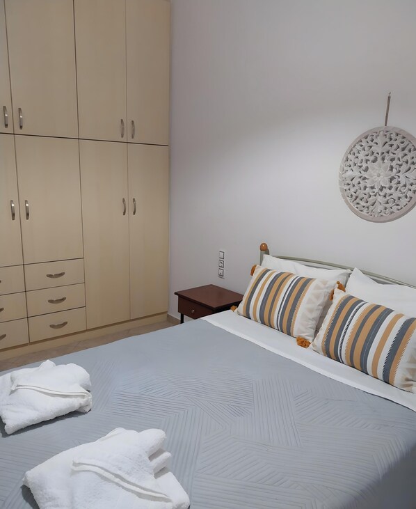 1 bedroom, iron/ironing board, free WiFi, bed sheets - Apartment 'Menidi' with Sea View, Wi-Fi and Air Conditioning (Menidi)