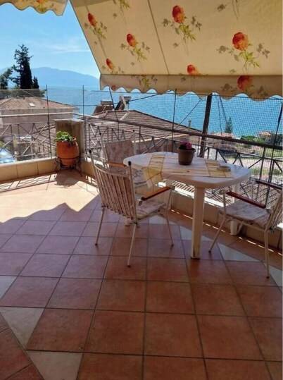 Apartment 'Menidi' with Sea View, Wi-Fi and Air Conditioning