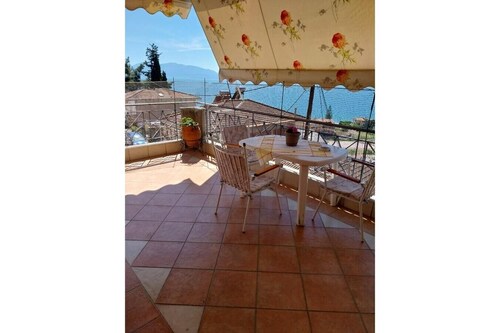 Apartment 'Menidi' with Sea View, Wi-Fi and Air Conditioning