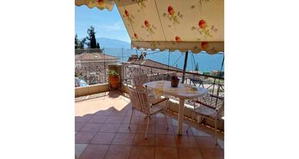 Apartment 'Menidi' with Sea View, Wi-Fi and Air Conditioning