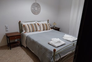 1 chambre, fer et planche à repasser, Wi-Fi gratuit, draps fournis