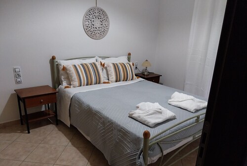 Apartment 'Menidi' with Sea View, Wi-Fi and Air Conditioning
