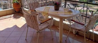 Apartment 'Menidi' with Sea View, Wi-Fi and Air Conditioning