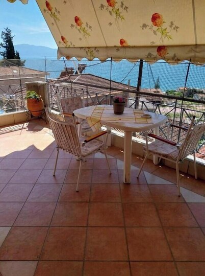 Apartment 'Menidi' with Sea View, Wi-Fi and Air Conditioning