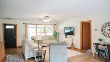 Smart TV, fireplace