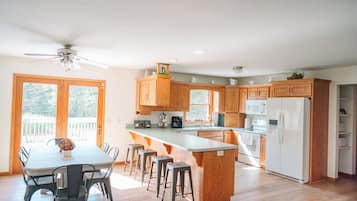 Mikrowelle, Ofen, Herdplatte, Geschirrspüler