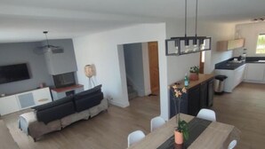 Interior - Large villa with all comforts, secure swimming pool, garden and barbecue (Latour bas elne)
