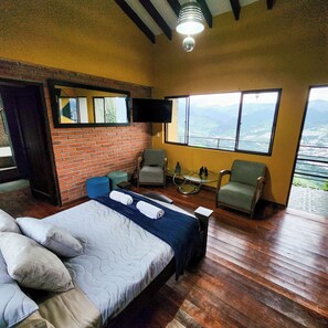 Dobbelt- eller tomannsrom – superior, balkong, fjellutsikt | Blendingsgardiner, strykejern/-brett og wi-fi (inkludert)