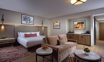 Habitación superior, 1 cama de matrimonio grande con sofá cama | Caja fuerte, wifi gratis, ropa de cama