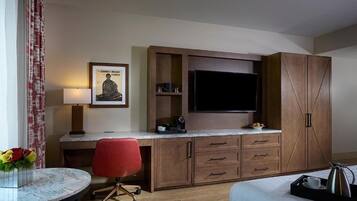 Deluxe Room, 1 King Bed | In-room safe, free WiFi