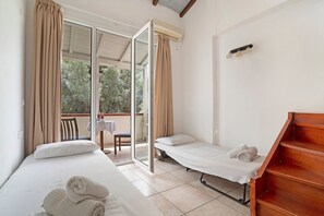 1 bedroom, free WiFi, bed sheets - Apartment 'Mezoneta 1' with Sea View and Air Conditioning (Perigiali)