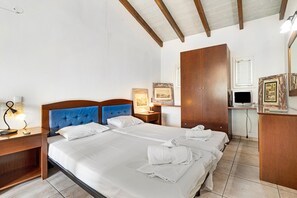 1 bedroom, free WiFi, bed sheets - Apartment 'Mezoneta 1' with Sea View and Air Conditioning (Perigiali)
