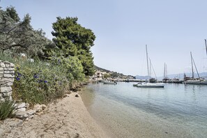 Beach nearby - Apartment 'Mezoneta 2' with Sea View and Air Conditioning (Perigiali)